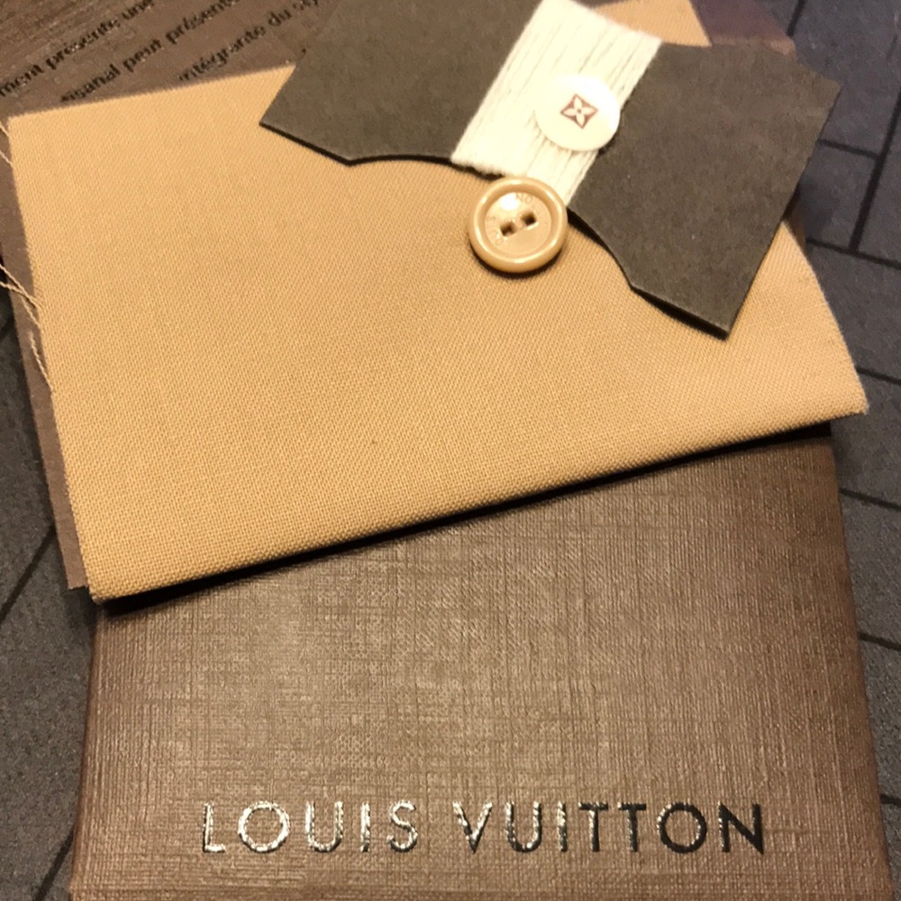 Louis Vuitton Button